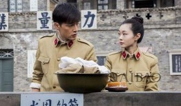 女配在年代文吃瓜日常在线免费,穿越年代文中的欢乐生活